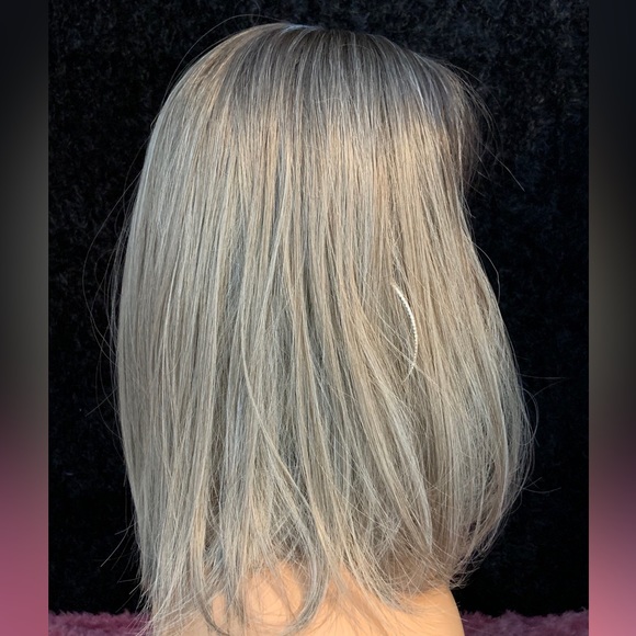 😊 “Put On & Go”  Ash Grey Synthetic Wig with Bangs for Events - Picture 3 of 5